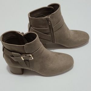 Kelly & Katie Ankle Bootie Size 7